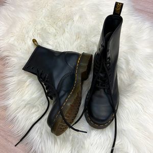 NEW BLACK DOC MARTINS- 1460 WOMEN'S SMOOTH LEATHER LACE UP BOOTS